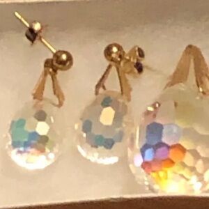 Elegant Gold and Crystal Drop Earrings